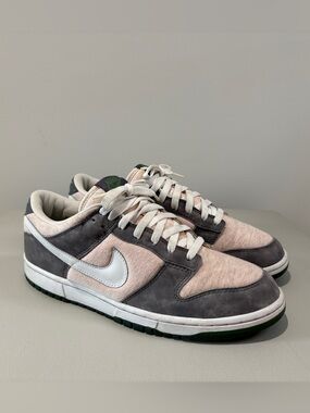 Nike Dunk Low Top Sneakers Size 11 in Pink Textile Grey Leather in EUC